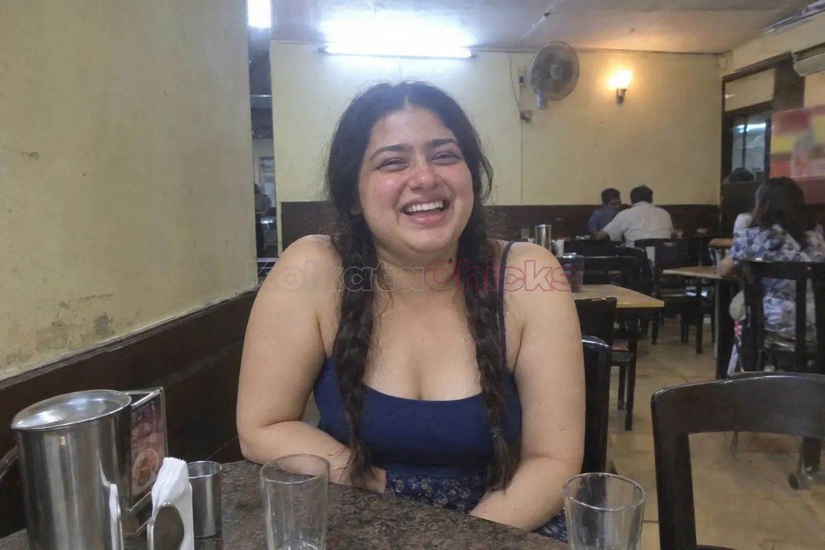 Kolkata call girl laughing over dinner in a city restaurant