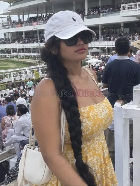 Puspa, escort in Jadavpur, Kolkata - photo 1 of 3