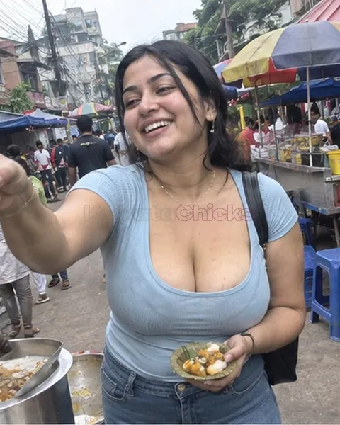 GFE escort feeding phuchka to her date at a Kolkata street stall