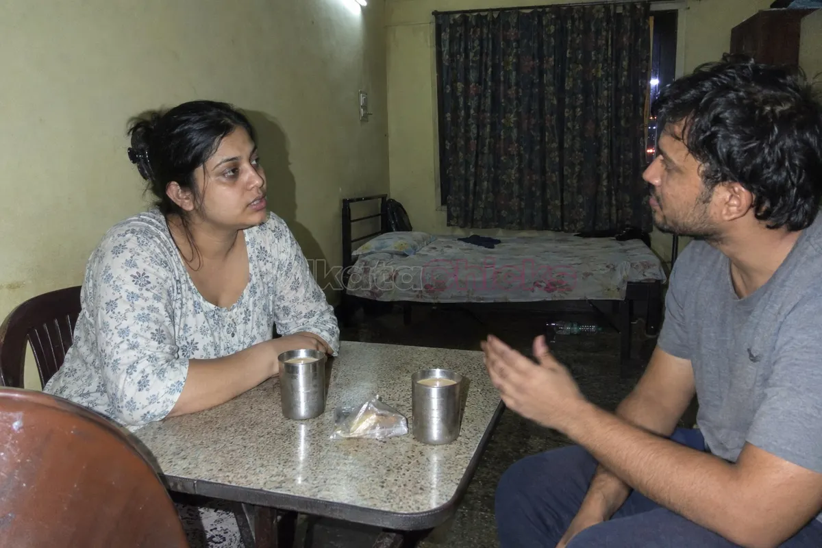Call girl in Kolkata and a client agreeing the terms at a table before anything