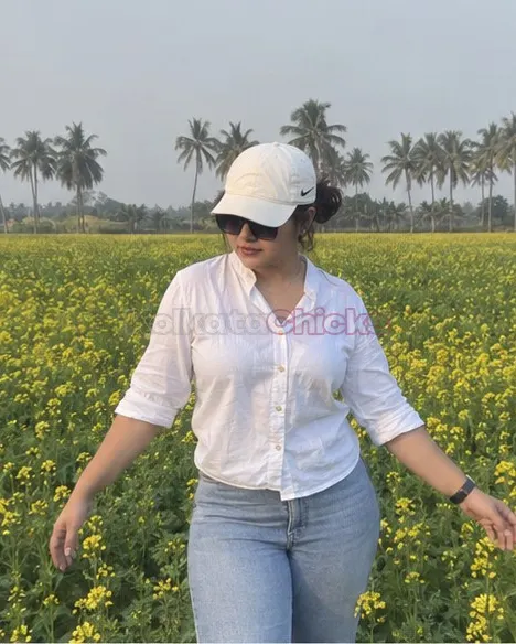 Shamita, escort in Salt Lake, Kolkata - photo 1 of 4