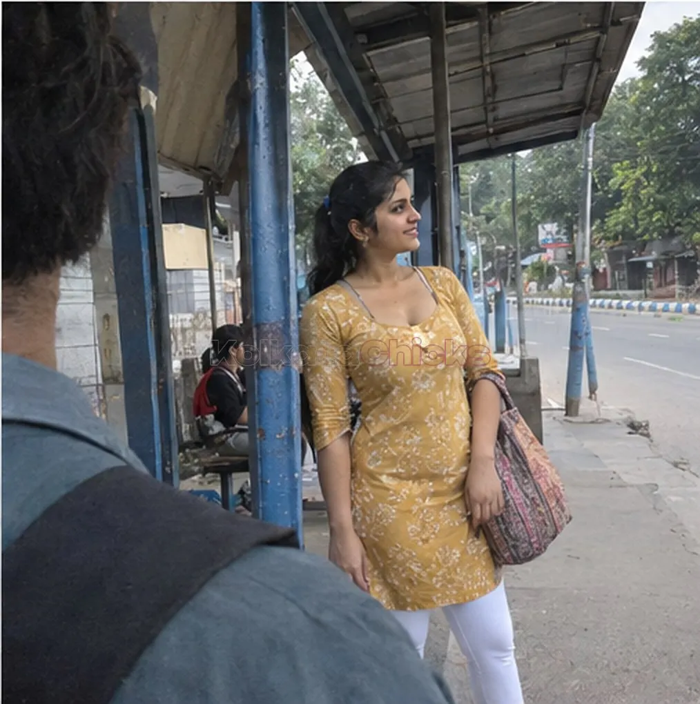 Kolkata escort in a yellow kurti waiting at a bus stop