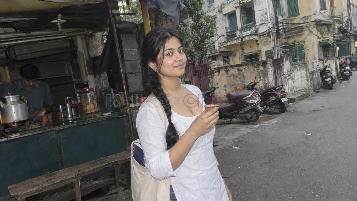 A college girl in Kolkata at a tea stall