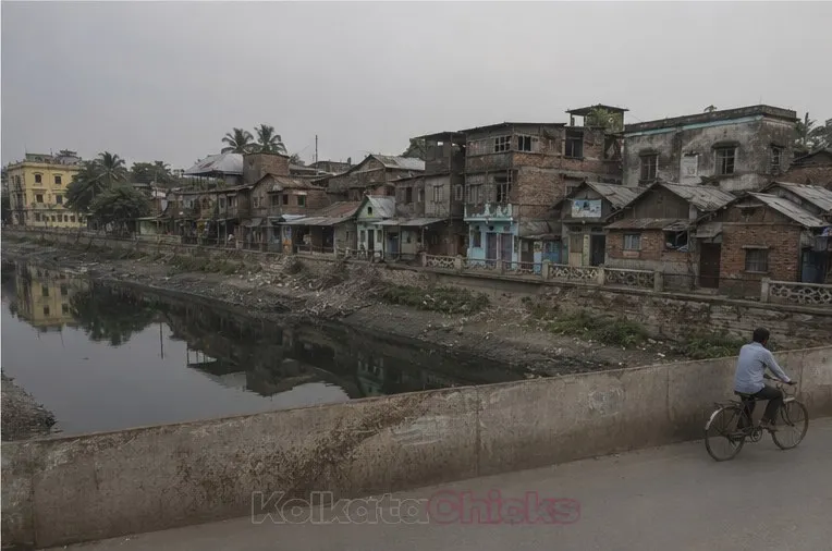 The Adi Ganga canal and old houses at Chetla, Kolkata