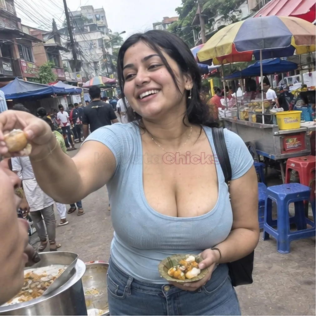 GFE escort feeding phuchka to her date at a Kolkata street stall